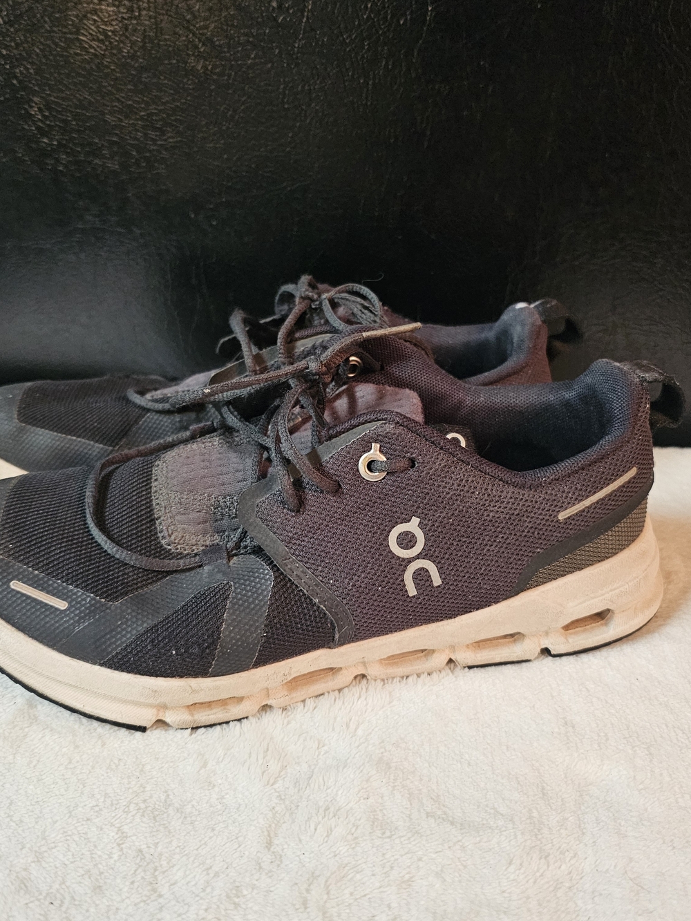 On Cloud Black Running Sneakers Kids Youth Comfortable Size 5 Gym Play Running